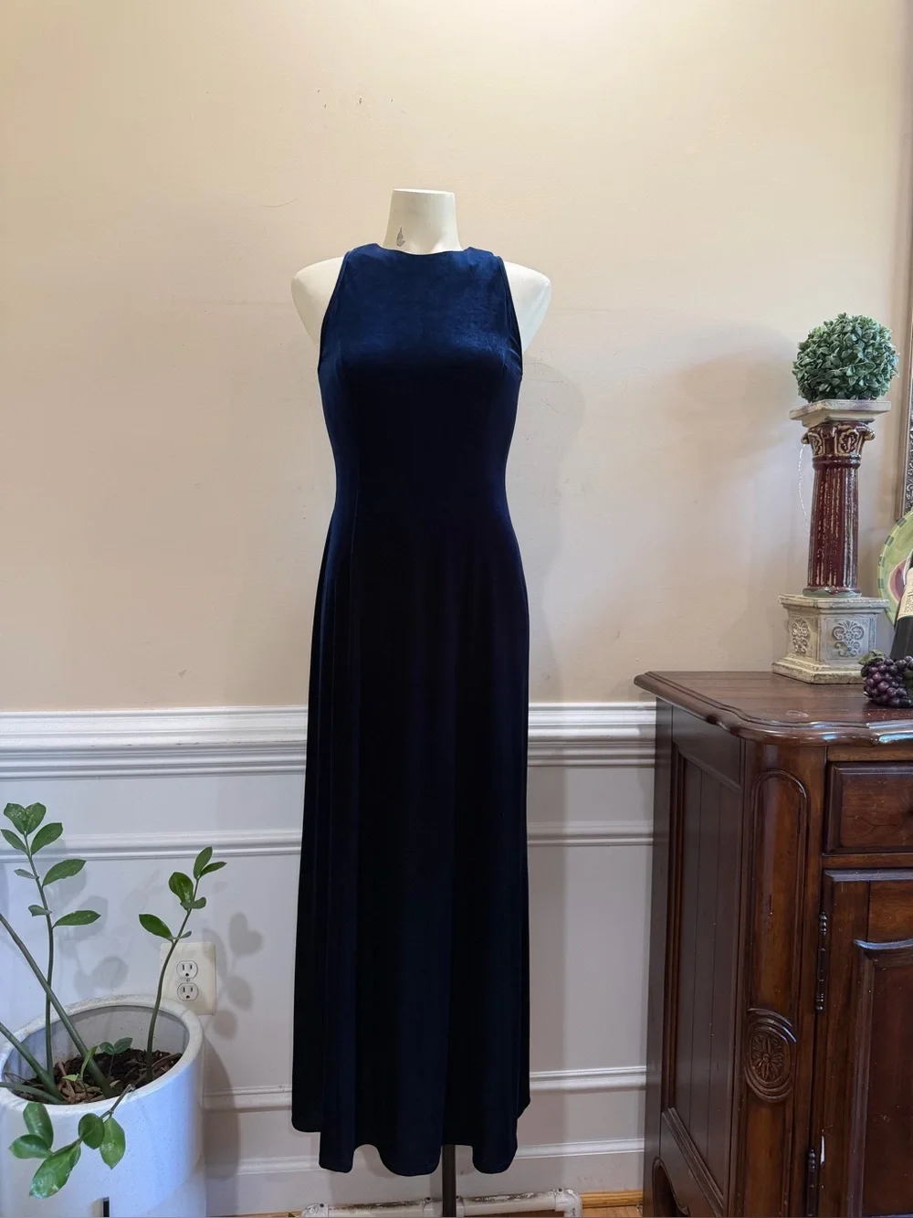 Papell Boutique Elegant Navy Velvet Maxi Dress - Sleeveless Evening Gown